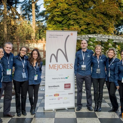 Muestra Mejores Equipo Helping by Doing